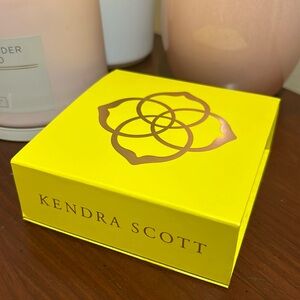 Kendra Scott Box & Jewelry Velvet Cinch Bag